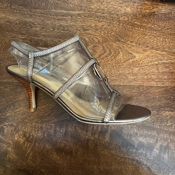 Marc Fisher Pewter elastic dress sandal with metal ornament. Size 9M. NEW! - Picture 2 of 6